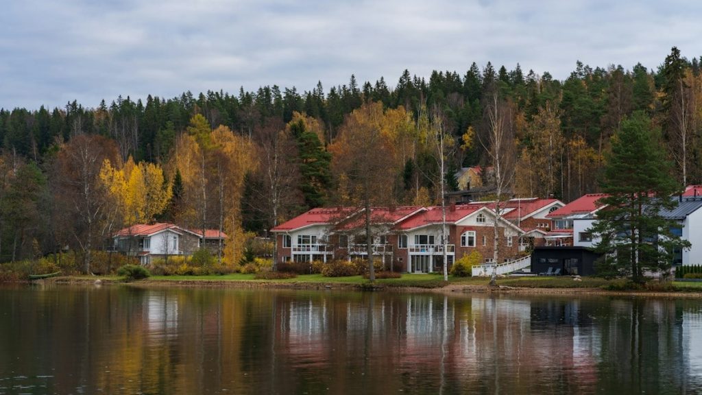 a row of houses next to a body of water